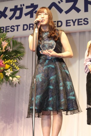 「第31回 日本 メガネ ベスト ドレッサー賞」表彰式・記者会見に登場した譜久村聖(モーニング娘。’18)