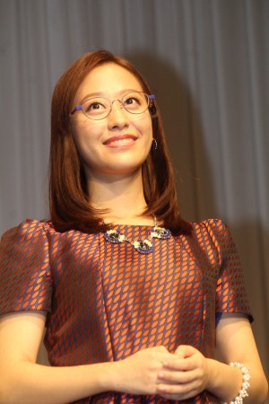 「第31回 日本 メガネ ベスト ドレッサー賞」表彰式・記者会見に登場した小田さくら(モーニング娘。’18)