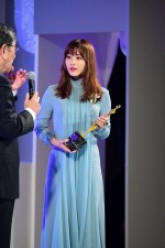 「東京ドラマアウォード2018」にて『アンナチュラル』で主演女優賞を受賞した石原さとみ