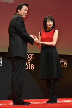 第31回東京国際映画祭アウォード・セレモニーに登場した木竜麻生