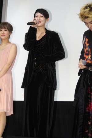 映画『銃』初日舞台挨拶に登壇した日南響子