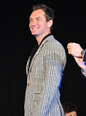 映画『ファンタスティック・ビーストと黒い魔法使いの誕生』ワールドツアーファイナルプレミアinJAPAN レッドカーペットイベントに登場したジュード・ロウ