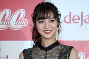 dejavu×CanCam「#見せたくなるまつげ」オーディション グランプリ発表会に登壇した石川恋