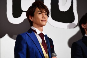 『映画刀剣乱舞』完成披露上映会に登場した鈴木拡樹
