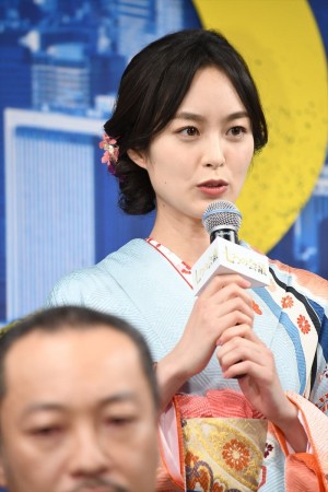 『七つの会議』完成報告記者会見に登場した朝倉あき