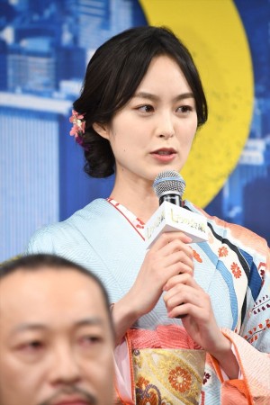 『七つの会議』完成報告記者会見に登場した朝倉あき