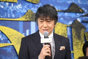 『七つの会議』完成報告記者会見に登場した世良公則