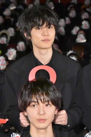 『十二人の死にたい子どもたち』公開記念舞台挨拶に出席した萩原利久