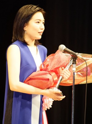第40回ヨコハマ映画祭表彰式、最優秀新人賞を受賞した木竜麻生