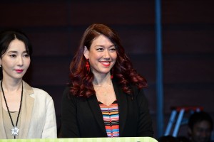 『連続ドラマW それを愛とまちがえるから』第1話完成披露試写会舞台挨拶に登場したLiLiCo