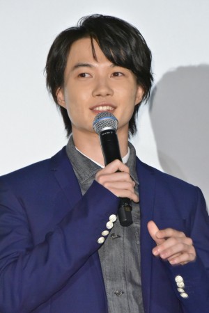 『フォルトゥナの瞳』初日舞台挨拶に登壇した神木隆之介