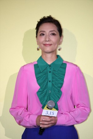 『君は月夜に光り輝く』完成披露舞台挨拶に登壇した生田智子