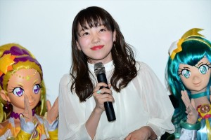 『映画プリキュアミラクルユニバース』完成披露イベントに登壇した小原好美