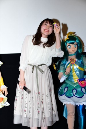 『映画プリキュアミラクルユニバース』完成披露イベントに登壇した小原好美