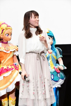 『映画プリキュアミラクルユニバース』完成披露イベントに登壇した小原好美
