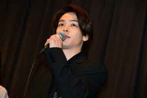 中村倫也、『美人が婚活してみたら』初日舞台挨拶に登壇