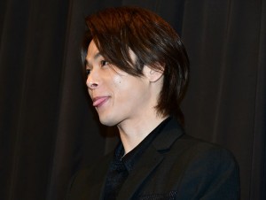 中村倫也、『美人が婚活してみたら』初日舞台挨拶に登壇