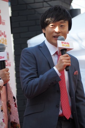 「ドリームジャンボ宝くじ」「ドリームジャンボミニ」発売記念イベントに登場した川西賢志郎(和牛)