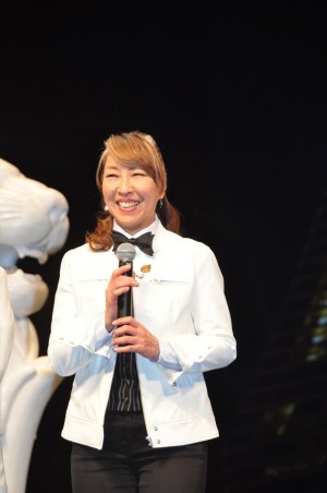 劇場版『名探偵コナン 紺青の拳(こんじょうのフィスト)』完成披露試写会に登壇した高山みなみ