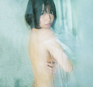 渡邉理佐1st写真集『無口』より