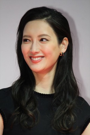 『インハンド』特別試写会&キャスト舞台挨拶に登場した菜々緒