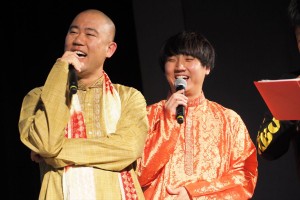 (左から)「島ぜんぶでおーきな祭 第11回沖縄国際映画祭」に登場したコロコロチキチキペッパーズ(ナダル、西野創人)