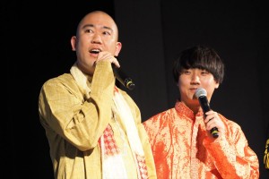 (左から)「島ぜんぶでおーきな祭 第11回沖縄国際映画祭」に登場したコロコロチキチキペッパーズ(ナダル、西野創人)