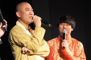 (左から)「島ぜんぶでおーきな祭 第11回沖縄国際映画祭」に登場したコロコロチキチキペッパーズ(ナダル、西野創人)