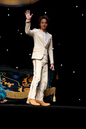 映画『アラジン』“ホール・ニュー・ワールド”お披露目イベントに登場した中村倫也