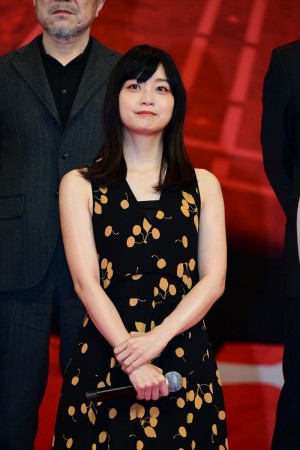 『空母いぶき』完成披露試写会に登場した深川麻衣