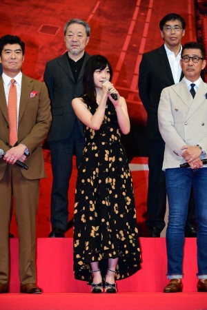 『空母いぶき』完成披露試写会に登場した深川麻衣