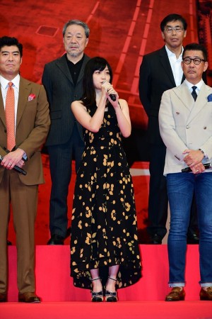 『空母いぶき』完成披露試写会に登場した深川麻衣
