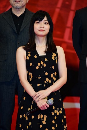 『空母いぶき』完成披露試写会に登場した深川麻衣