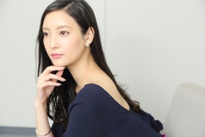 菜々緒、『インハンド』インタビューフォト