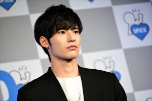 「ファンミーティング」記者会見に登場した岡田健史