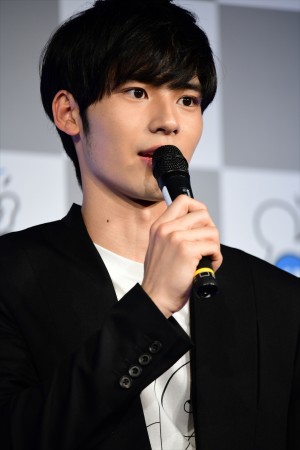 「ファンミーティング」記者会見に登場した岡田健史