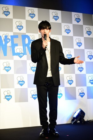 「ファンミーティング」記者会見に登場した岡田健史