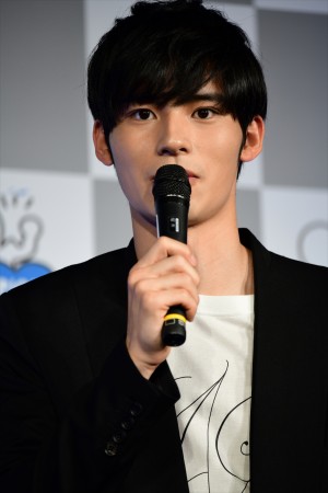 「ファンミーティング」記者会見に登場した岡田健史