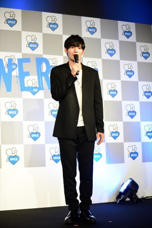 「ファンミーティング」記者会見に登場した岡田健史