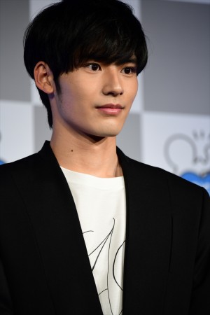 「ファンミーティング」記者会見に登場した岡田健史