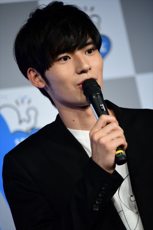 「ファンミーティング」記者会見に登場した岡田健史