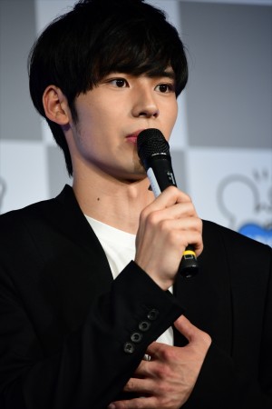 「ファンミーティング」記者会見に登場した岡田健史