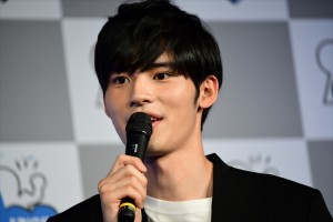 「ファンミーティング」記者会見に登場した岡田健史