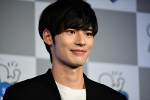 「ファンミーティング」記者会見に登場した岡田健史