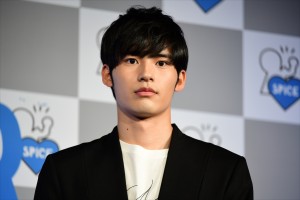 「ファンミーティング」記者会見に登場した岡田健史