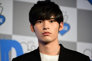 「ファンミーティング」記者会見に登場した岡田健史