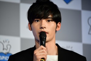 「ファンミーティング」記者会見に登場した岡田健史