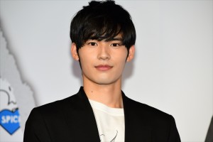 「ファンミーティング」記者会見に登場した岡田健史