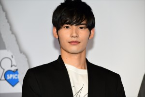 「ファンミーティング」記者会見に登場した岡田健史