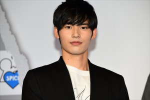 「ファンミーティング」記者会見に登場した岡田健史